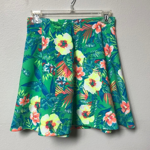 Decree Dresses & Skirts - Floral Hawaiian hibiscus print skater skirt Decree Dresses & Skirts - Floral Hawaiian hibiscus print skater skirt